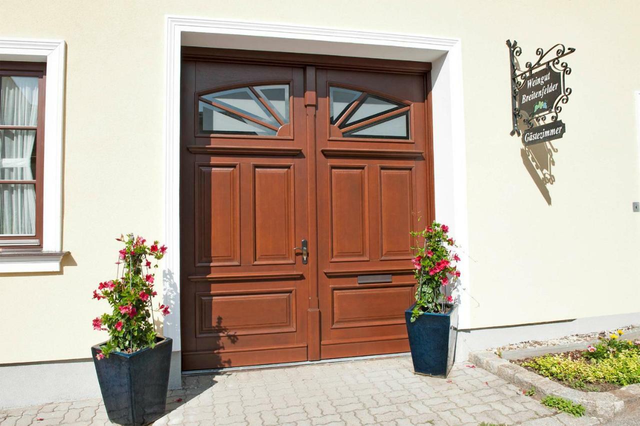 Weingut Breitenfelder Retz Exterior photo
